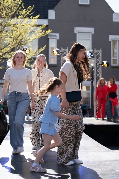 Modeshow 520_.jpg